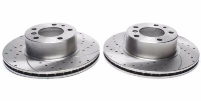 Disques avant rainur�s per��s 302x22mm pour BMW E34