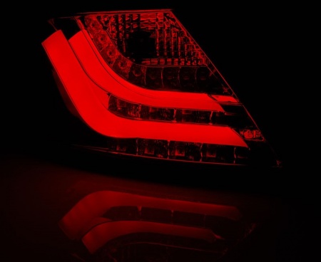 Feux arri&egrave;re design avec barre LED Opel Astra H